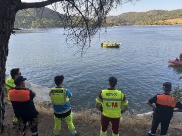 Un dispositivo de Emergencias 112 de la Comunidad de Madrid rastrea el pantano de San Juan Un dispositivo de Emergencias 112 de la Comunidad de Madrid rastrea el pantano de San Juan