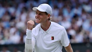 Jannik Sinner reacciona durante la final de Wimbledon