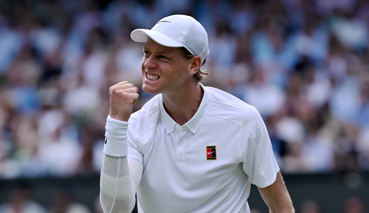 Jannik Sinner reacciona durante la final de Wimbledon
