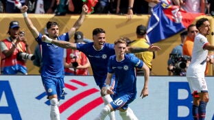 Cole Palmer celebra uno de sus dos goles ante el PSG en el Mundial de Clubes