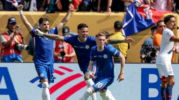 Cole Palmer celebra uno de sus dos goles ante el PSG en el Mundial de Clubes