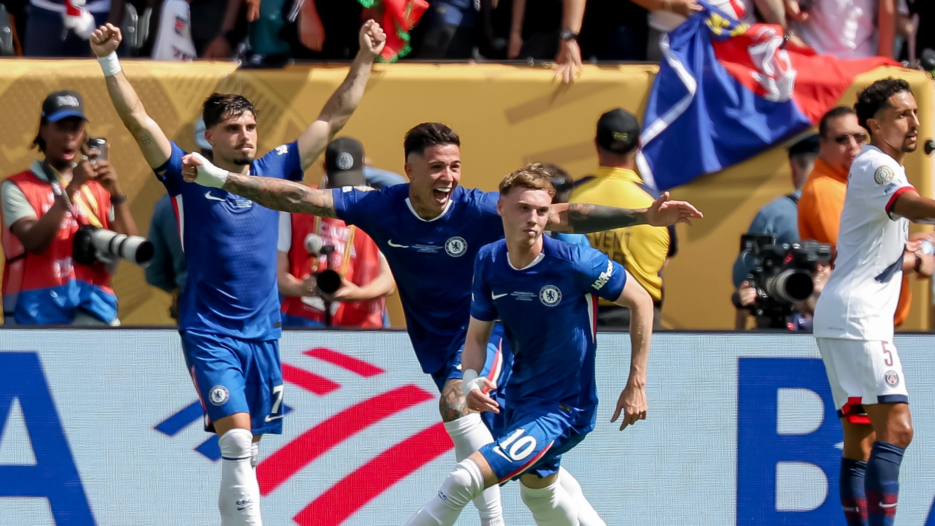 Cole Palmer celebra uno de sus dos goles ante el PSG en el Mundial de Clubes Cole Palmer celebra uno de sus dos goles ante el PSG en el Mundial de Clubes