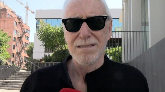 Josep Mar&iacute;a Mainat en el tanatorio de Toni Cruz