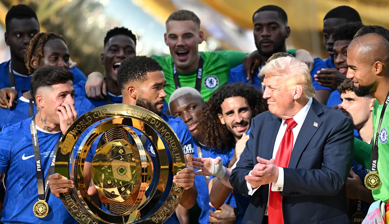 Donald Trump en medio de la celebración del Chelsea
