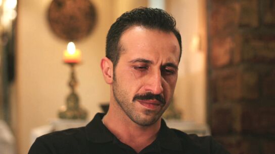 &iexcl;Abidin, destrozado! Se desahoga con Ferit tras enterarse de que Suna se va a casar con otro: &ldquo;Es por m&iacute; culpa&rdquo;