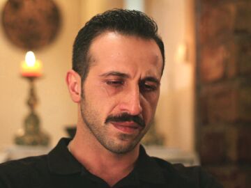 &iexcl;Abidin, destrozado! Se desahoga con Ferit tras enterarse de que Suna se va a casar con otro: &ldquo;Es por m&iacute; culpa&rdquo;