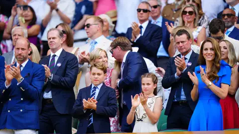 El príncipe Guillermo, Kate Middleton, el príncipe George y la princesa Charlotte en Wimbledon El príncipe Guillermo, Kate Middleton, el príncipe George y la princesa Charlotte en Wimbledon