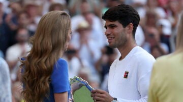 Carlos Alcaraz y Kate Middleton tras la final de Wimbledon