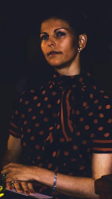 Silvia de Suecia con un vestido de lunares y lazada al cuello Silvia de Suecia con un vestido de lunares y lazada al cuello