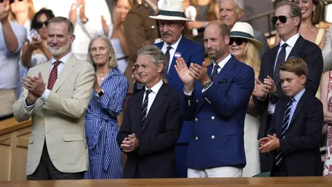 El rey Felipe y el príncipe Guillermo en Wimbledon El príncipe Guillermo, Kate Middleton, el príncipe George y la princesa Charlotte en Wimbledon