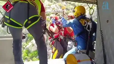 El rescate de un ciclista en una montaña de Alicante El rescate de un ciclista en una montaña de Alicante