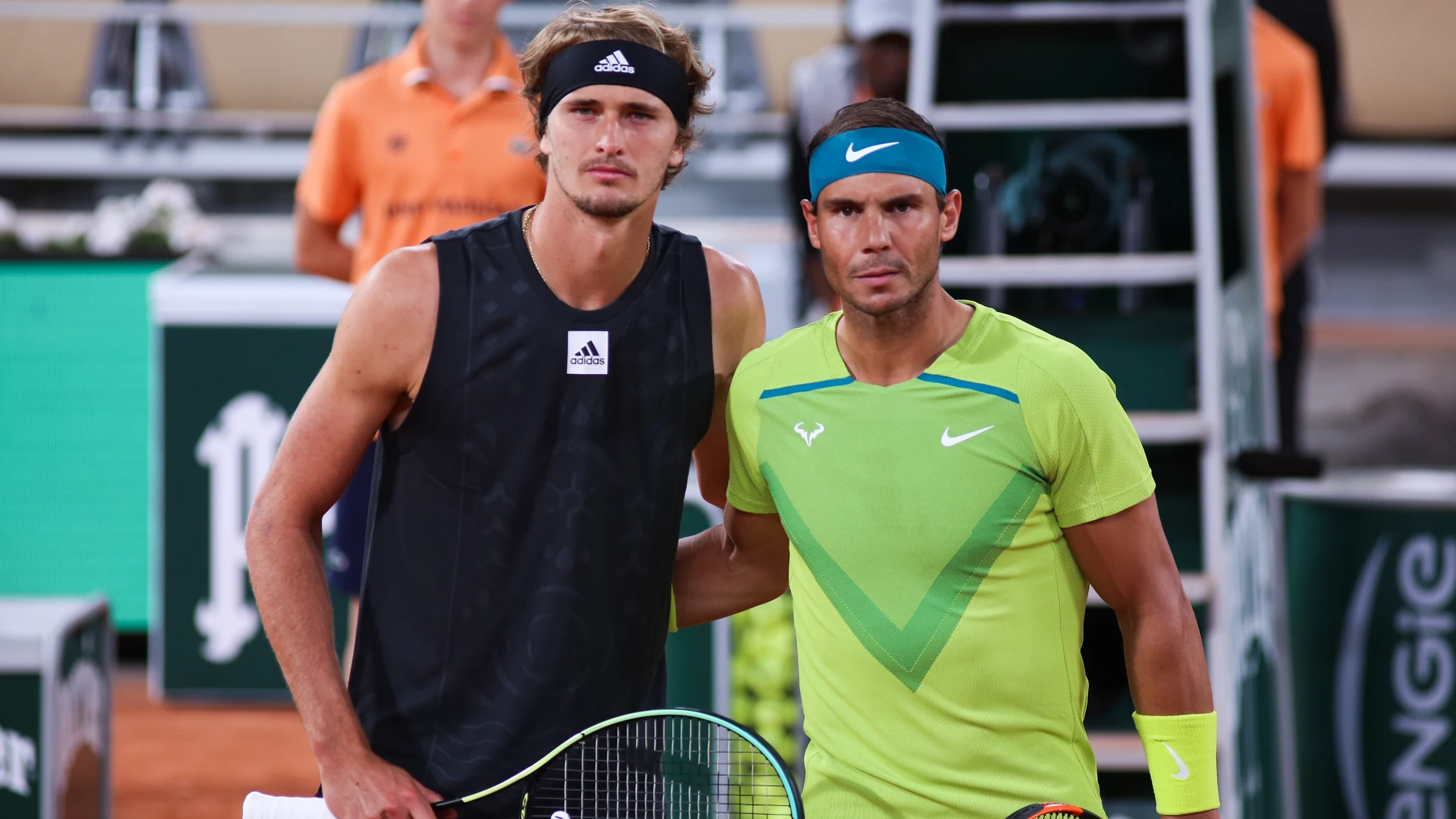 Zverev y Rafa Nadal en un partido de Roland Garros 2022 Zverev y Rafa Nadal en un partido de Roland Garros 2022