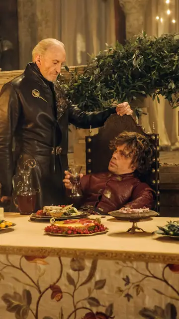 Charles Dance y Peter Dinklage como Tywin y Tyrion Lannister en Juego de Tronos Charles Dance y Peter Dinklage como Tywin y Tyrion Lannister en Juego de Tronos