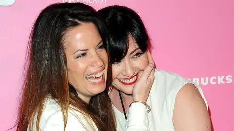 Holly Marie Combs y Shannen Doherty Holly Marie Combs y Shannen Doherty