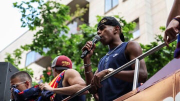 Lamine Yamal, en la rúa de celebración del Barcelona