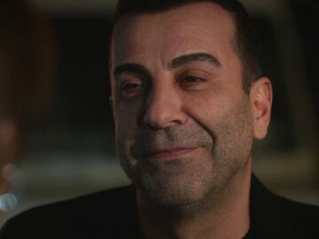 &Ccedil;ağla y Tolga comparten un extra&ntilde;o momento tras la tensi&oacute;n en el hospital: &ldquo;Eres una mujer interesante&rdquo;