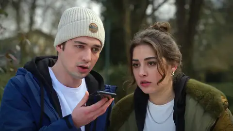 Uras descubre por accidente que su madre y su abuela estuvieron...¡ al borde de la muerte! Uras descubre por accidente que su madre y su abuela estuvieron...¡ al borde de la muerte!