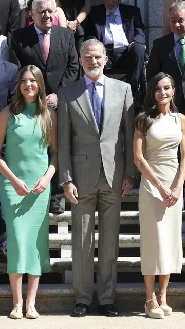 La infanta Sofía y los reyes Felipe y Letizia en el Palacio de la Zarzuela La infanta Sofía y los reyes Felipe y Letizia en el Palacio de la Zarzuela
