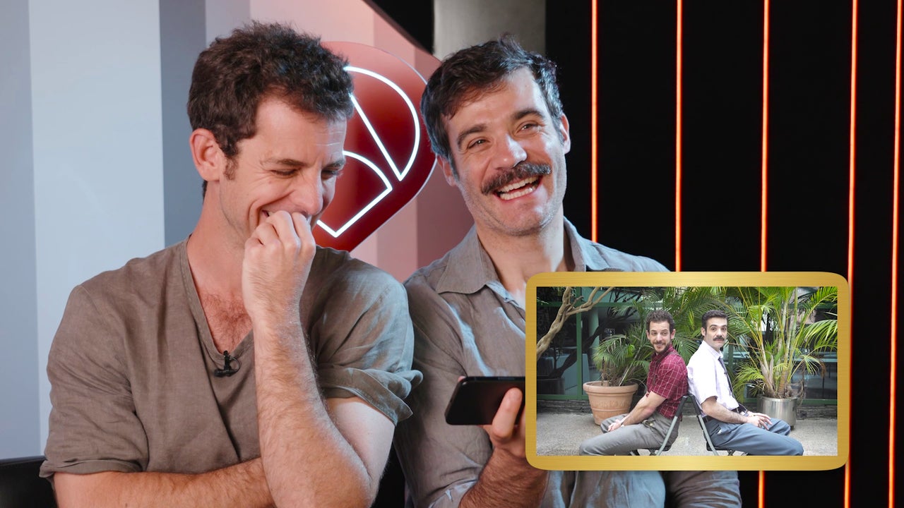 Javier Beltrán y Guillermo Barrientos reaccionan al juego «de las espaldas» de los hermanos Merino en Sueños de libertad Javier Beltrán y Guillermo Barrientos reaccionan al juego «de las espaldas» de los hermanos Merino en Sueños de libertad