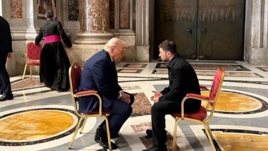 Trump y Zelenski en el Vaticano