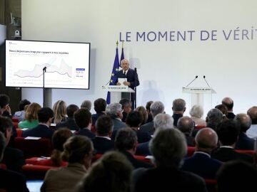 Francia lanza un plan de ajuste de 44.000 millones con pensiones congeladas y la eliminación de 2 festivos