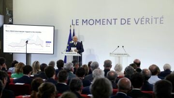 Francia lanza un plan de ajuste de 44.000 millones con pensiones congeladas y la eliminación de 2 festivos