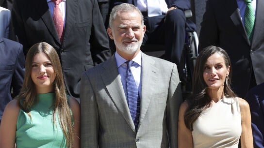 La infanta Sof&iacute;a y los reyes Felipe y Letizia en el Palacio de la Zarzuela