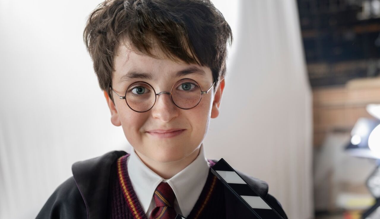 Primera foto oficial de Dominic McLaughlin como Harry Potter en el inicio del rodaje de la serie
