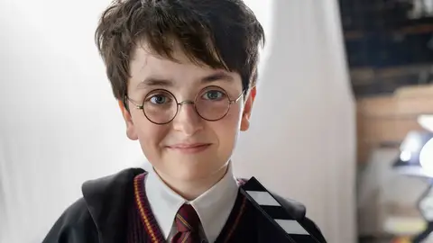 Primera foto oficial de Dominic McLaughlin como Harry Potter en el inicio del rodaje de la serie Primera foto oficial de Dominic McLaughlin como Harry Potter en el inicio del rodaje de la serie