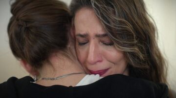 Efsun le confiesa a Seren que se siente celosa de la relación que mantiene con Bahar: “Nunca me has abrazado a mí como la abrazas a ella” 