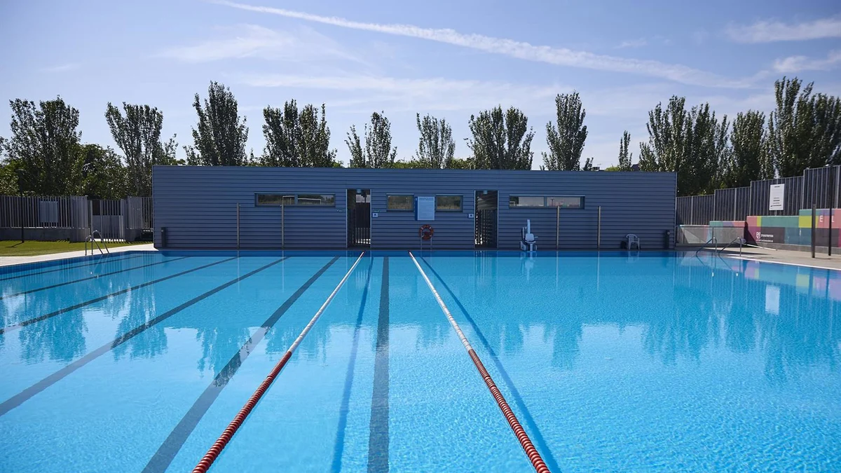 El astillero, en Cantabria, último municipio afectado por el reto viral de defecar en las piscinas: ha habido que cerrar la piscina