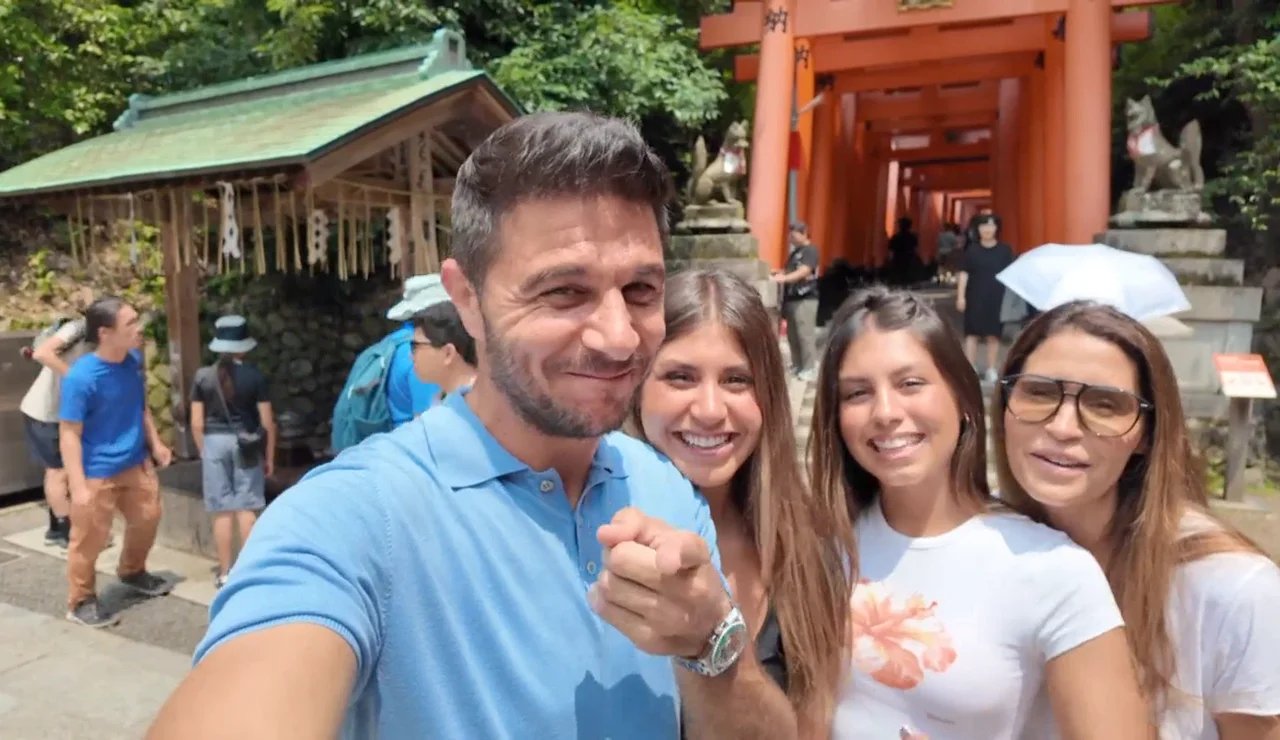 "Vais a flipar": las primeras imágenes de los Sánchez Saborido en su aventura por Japón