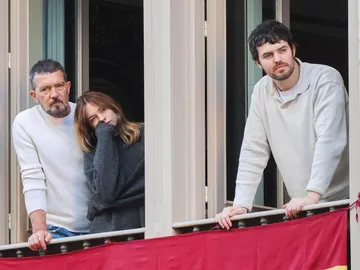 Antonio y Stella Banderas y Alex Gruszynski Antonio y Stella Banderas y Alex Gruszynski