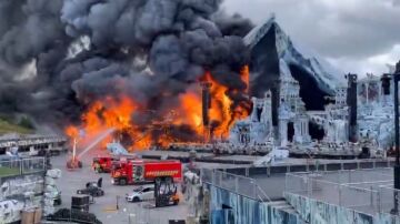 El escenario incendiado