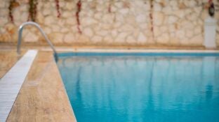 El sector de la piscina crece un 5% en el primer semestre de 2025 y supera los 1.600 millones en facturaci&oacute;n