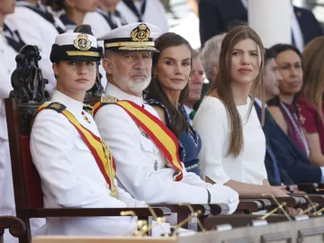 La princesa Leonor, el rey Felipe, la reina Letizia y la infanta Sofía en la Escuela Naval de Marín La princesa Leonor, el rey Felipe, la reina Letizia y la infanta Sofía en la Escuela Naval de Marín