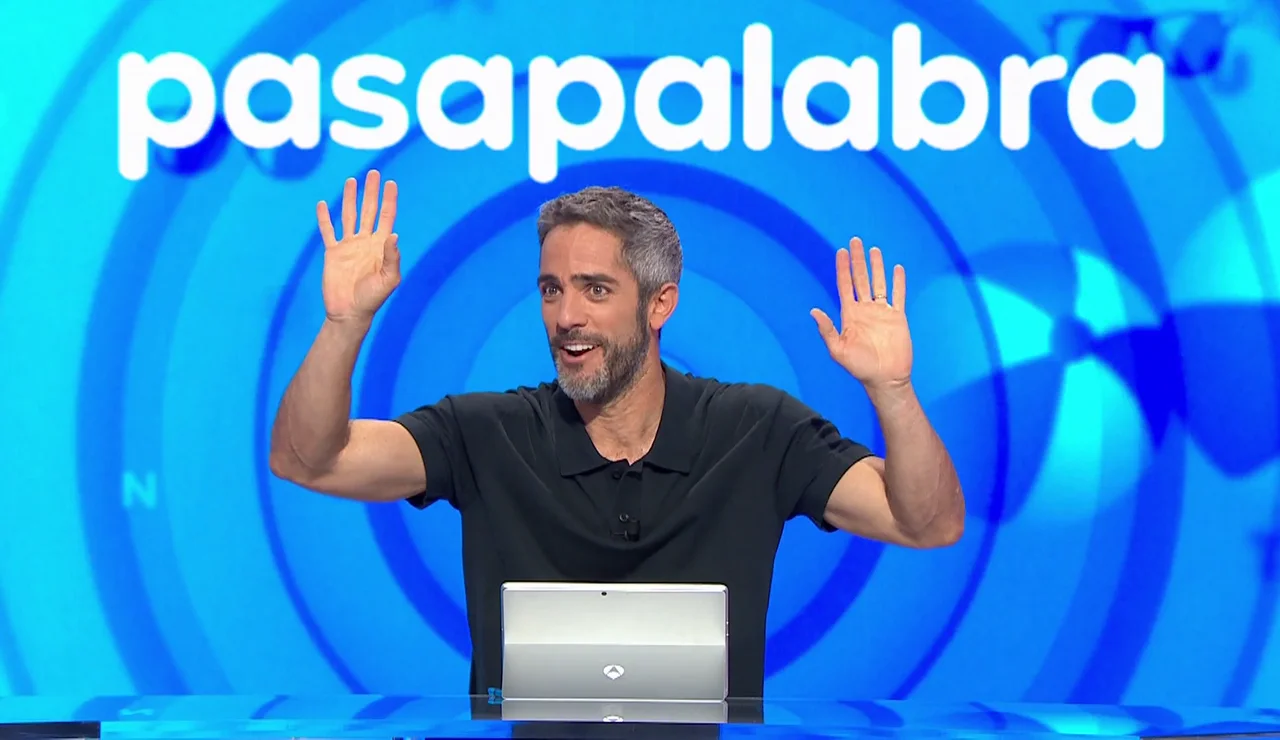 “No me salían las cuentas”: Roberto Leal recuerda cómo trató de conquistar a una chica en un karaoke
