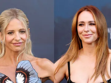 Sarah Michelle Gellar y Jennifer Love Hewitt en la premiere de Sé lo que hicisteis el último verano Sarah Michelle Gellar y Jennifer Love Hewitt en la premiere de Sé lo que hicisteis el último verano