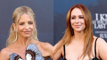 Sarah Michelle Gellar y Jennifer Love Hewitt en la premiere de Sé lo que hicisteis el último verano