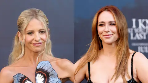Sarah Michelle Gellar y Jennifer Love Hewitt en la premiere de Sé lo que hicisteis el último verano Sarah Michelle Gellar y Jennifer Love Hewitt en la premiere de Sé lo que hicisteis el último verano