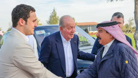 Froilán y su abuelo, el rey Juan Carlos, con el rey de Baréin Froilán y su abuelo, el rey Juan Carlos, con el rey de Baréin