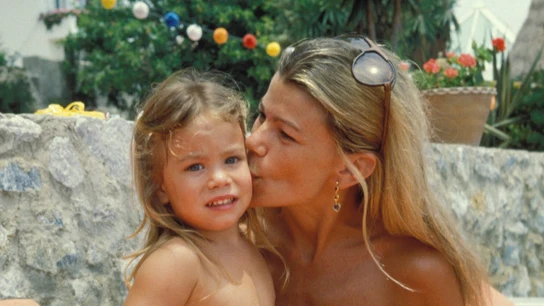 Cari Lapique con su hija, Carla Goyanes, en 1980 Cari Lapique con su hija, Carla Goyanes, en 1980