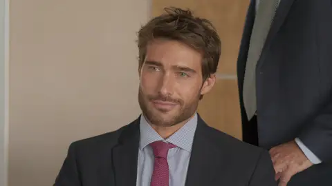 César se convierte en socio del Grupo Oramas... ¡gracias al voto de Mariví! César se convierte en socio del Grupo Oramas... ¡gracias al voto de Mariví!