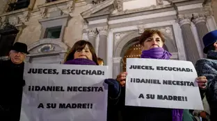 Imagen de archivo de una manifestación a favor de Juana Rivas y su hijo. Imagen de archivo de una manifestación a favor de Juana Rivas y su hijo.