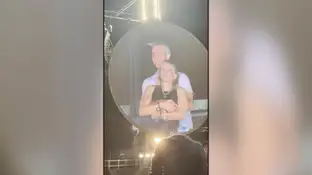 Una Kisscam en el concierto de Coldplay de Boston destapa una infidelidad Una Kisscam en el concierto de Coldplay de Boston destapa una infidelidad