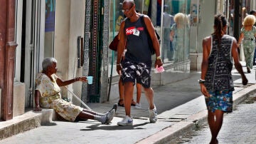 Dimite la ministra de Trabajo de Cuba por negar la pobreza en el país: "Los mendigos están disfrazados"