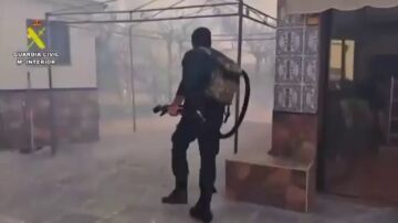Vídeo: Así fue el peligroso desalojo de las vecinos amenazados por el fuego en Calypo Fado