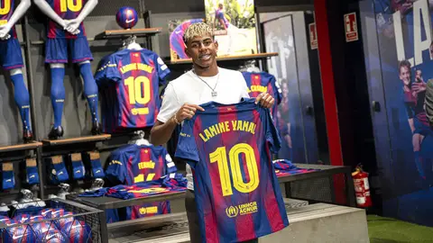 Lamine Yamal durante el acto de renovación con el Barça Lamine Yamal durante el acto de renovación con el Barça