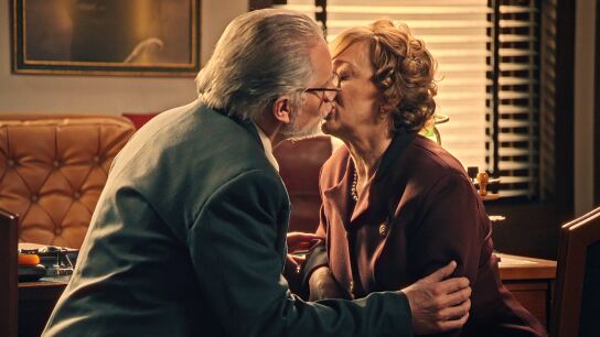 Irene decide darle una oportunidad a Dami&aacute;n con un apasionado beso: &ldquo;Necesito confiar en ti&rdquo;