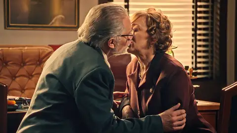 Irene decide darle una oportunidad a Damián con un apasionado beso: “Necesito confiar en ti” Irene decide darle una oportunidad a Damián con un apasionado beso: “Necesito confiar en ti”